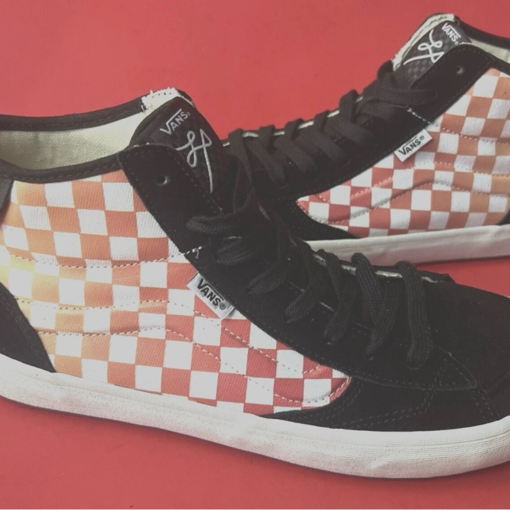 Men’s Size 10.5 Vans Multicolor Checkered Hi-Top Sneakers